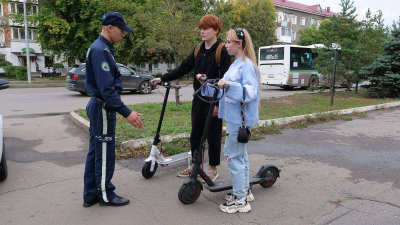 Пешеходы против самокатов