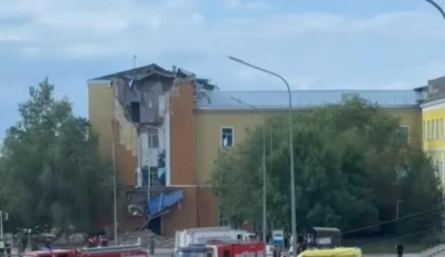 В центре Караганды частично рухнуло четырехэтажное здание