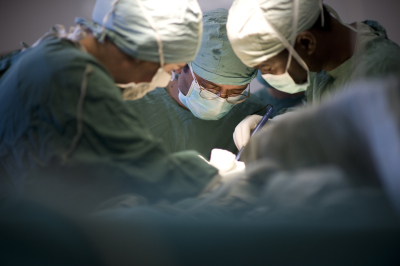 В Великобритании 82-летний мужчина пожертвовал почку своему зятю