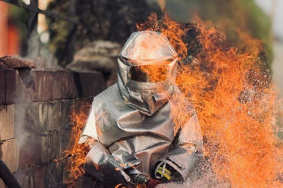 В Талдыкоргане грузовик врезался в газопровод и загорелся