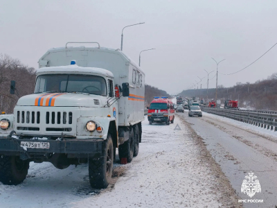 На федеральной трассе А-370 в Приморье случилось ДТП с 25 автомобилями