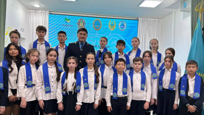 Школьники Сандыктауского района произнесли клятву чести